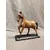 Foto de um(a) Escultura Cavalo em Madeira, Década de 2000, da categoria de Escultura. Escultura cavalo em movimento: em madeira, esculpida a mão, assinatura em forma de marca tipo ferro de gano. Base em... Mostrado de uma perspectiva diferente. Vendido no marketplace Trésors.