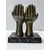 Foto de um(a) Escultura Terracota Coração Nas Mãos, Peça Única, Década de 1990, da categoria de Escultura. Escultura em terracota com pátina bronze, coração em mármore e borda com folha de ouro e por fim a base marmorizada. Peça... Mostrado de uma perspectiva diferente. Vendido no marketplace Trésors.
