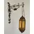 Foto de um(a) Lamparina Marroquina, da categoria de Arandelas. Lamparina marroquina em ferro oxidado e com vidro original na cor âmbar, utiliza vela, década de 1980. A: 32cm / Diâmetro:... Mostrado de uma perspectiva diferente. Vendido no marketplace Trésors.