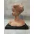 Foto de um(a) Busto Feminino anos 2000, da categoria de Escultura. Busto feminino em técnica mista com pátina terracota e base em granito ebanizado, década de 2000 peça única pelo designer... Mostrado de uma perspectiva diferente. Vendido no marketplace Trésors.
