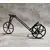 Foto de um(a) Porta Garrafa Bicicleta em Ferro, Década de 1990, da categoria de Suportes para garrafas de vinho. Porta garrafa bicicleta em ferro ebanizado, década de 1990 A: 15cm L: 10 cm P: 23 cm Peso: 390 g. Mostrado de uma perspectiva diferente. Vendido no marketplace Trésors.
