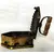 Foto de um(a) Ferro Anos 30, da categoria de Outros colecionáveis. Ferro de passar com banho de latão oxidado com cabo em madeira original, década de 1930 marca fama, indústria brasileira A:... Mostrado de uma perspectiva diferente. Vendido no marketplace Trésors.