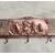 Foto de um(a) Cabideiro de Madeira de Demolição com Detalhes em Cobre, Década de 2000, da categoria de Cabideiros e porta-chapéus. Cabideiro de madeira de demolição com detalhes em cobre e cinco ganchos. Decorativo e utilitário peça única pelo designer... Mostrado de uma perspectiva diferente. Vendido no marketplace Trésors.