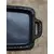 Foto de um(a) Bandeja Eletrostática Anos 80, da categoria de Bandejas. Bandeja com alças e borda em relevo, em latão com pintura eletrostática na cor preta, década de 1980 L: 56 cm P: 33 cm A:... Mostrado de uma perspectiva diferente. Vendido no marketplace Trésors.