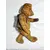 Foto de um(a) Teddy Bear Astracã, Década de 1950, da categoria de Bichos de pelúcia. Urso dos anos 1950 revestido de astracã com enchimento de palha, couro e com olhos de vidro. Uma peça colecionável. A: 76 cm... Mostrado de uma perspectiva diferente. Vendido no marketplace Trésors.