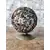 Foto de um(a) Bola Madrepérolas, Década de 1960, da categoria de Outros objetos decorativos. Bola revestida com botões em madrepérola dos anos 1960 com base em latão e patina bronze. Diâmetro: 10,7 cm peso: 397 g. Mostrado de uma perspectiva diferente. Vendido no marketplace Trésors.