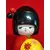 Foto de um(a) Boneca Japonesa Koneshi, Lembrança Dos Anos 1990, da categoria de Bonecas. Boneca japonesa kokeshi, feita em madeira policromada. Típica da região de tohoku. Antes era apenas uma boneca para crianças... Mostrado de uma perspectiva diferente. Vendido no marketplace Trésors.