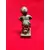Foto de um(a) Pequena Escultura Menino em Antimônio, Década de 1940, da categoria de Escultura. Pequena escultura de mesa em antimônio com pátina bronze, decada de 1940. A: 13,5 cm L: 6 cm P: 4 cm Base: 5,8 x 5 cm Peso:... Mostrado de uma perspectiva diferente. Vendido no marketplace Trésors.