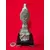 Foto de um(a) Imagem Nossa Senhora Das Graças, Feito Na Alemanha, Década de 1930, da categoria de Objetos religiosos e espirituais. Imagem da nossa senhora das graças em antimônio com pátina bronze, base em madeira ebanizada e pezinhos em latão. Feito na... Mostrado de uma perspectiva diferente. Vendido no marketplace Trésors.