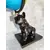 Foto de um(a) Globo Terrestre de Mesa Buldogue Francês, Peça Única Pelo Designer Marcelus Ribas, da categoria de Globos. Globo terrestre com base de bulldog francês: bulldog em vinil, ebanizada sobre base de madeira, haste em acrílico com... Mostrado de uma perspectiva diferente. Vendido no marketplace Trésors.