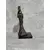 Foto de um(a) Escultura Equina em Poliresina, Peça Única, Década de 2000, da categoria de Escultura. Escultura equina em poliresina italiana com pátina bronze, base em madeira marmorizada. Peça única pelo designer marcelus... Mostrado de uma perspectiva diferente. Vendido no marketplace Trésors.