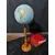 Foto de um(a) Globo de Mesa com Base em Madeira Torneada, Peça Única, da categoria de Globos. Globo de mesa com base em madeira torneada e globo com meridianos, década de 1980. Peça única pelo designer marcelus ribas ... Mostrado de uma perspectiva diferente. Vendido no marketplace Trésors.