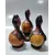 Foto de um(a) Bonecas em Porongo, Arte Peruana, Década de 1980, da categoria de Bonecas. Combo com 3 bonecas peruanas feitas com porongo, com decupagem das listras clássicas do tear manual. Únicas e divertidas,... Mostrado de uma perspectiva diferente. Vendido no marketplace Trésors.
