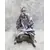 Foto de um(a) Pierrot em Porcelana, Década de 1970, da categoria de Bonecas. Pierrô em porcelana com vestimentas em cetim na cor lilás, corpo em tecido com enchimento e membros móveis. Cabeça com tiara... Mostrado de uma perspectiva diferente. Vendido no marketplace Trésors.