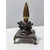 Foto de um(a) Escultura de Mesa Ponta de Lança e Anjos, Peça Única, Década de 2000, da categoria de Escultura. Escultura de mesa: ponta de lança em latão polido segurada por anjos de resina com pátina bronze oxidada, base em granito... Mostrado de uma perspectiva diferente. Vendido no marketplace Trésors.