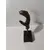 Foto de um(a) Escultura Mão, Década de 2000, da categoria de Escultura. Escultura de mão em resina com haste em latão e base em madeira ebanizada e apliques com pés em latão. Peça única pelo... Mostrado de uma perspectiva diferente. Vendido no marketplace Trésors.