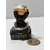 Foto de um(a) Caixinha de Porcelana Ursinho Marinheiro, Década de 1990, da categoria de Porta-Jóias. Porta joia em porcelana policromada, fecho em latão oxidado. Made in china, década de 1990 A: 7,5 cm L: 4,5 cm P: 3 cm ... Mostrado de uma perspectiva diferente. Vendido no marketplace Trésors.