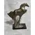 Foto de um(a) Escultura Equina em Poliresina, Peça Única, Década de 2000, da categoria de Escultura. Escultura equina em poliresina italiana com pátina bronze, base em madeira marmorizada. Peça única pelo designer marcelus... Mostrado de uma perspectiva diferente. Vendido no marketplace Trésors.