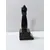 Foto de um(a) Figa Abridor de Garrafa em Madeira, Decada de 1990, da categoria de Abridores de garrafas. Figa abridor de garrafa esculpida em madeira com base para apoio com uma placa em metal, decada de 1990 Mede: 18 x 7cm. Mostrado de uma perspectiva diferente. Vendido no marketplace Trésors.