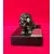 Foto de um(a) Troféu Leão do Ano, 71/72, da categoria de Escultura. Troféu Lions 1971/1972 - Leão do Ano. Em bronze com base de granito preto. A: 7 cm / L: 12 cm / P: 7,4 cm peso: 738 g. Mostrado de uma perspectiva diferente. Vendido no marketplace Trésors.