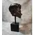 Foto de um(a) Busto Frida Kahlo 00'S, da categoria de Escultura. Busto Frida Kahlo em técnica mista com pátina bronze oxidado e envelhecida, base cubo em madeira ebanizada peça única... Mostrado de uma perspectiva diferente. Vendido no marketplace Trésors.