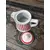 Foto de um(a) Bule em Porcelana Xadrez Branca e Vermelha, Germer, Década de 1980, da categoria de Bules. Bule em porcelana branca com estampa xadrez vermelha e branca, marca brasileira germer, década de 1980. A: 15,5 cm /... Mostrado de uma perspectiva diferente. Vendido no marketplace Trésors.