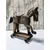 Foto de um(a) Cavalo em Madeira com Rodinhas, Década de 1970, da categoria de Brinquedos de puxar. Cavalo com rodinhas, esculpido em madeira. Rodinhas de madeira com parte interna em metal. Com envelhecimento natural década... Mostrado de uma perspectiva diferente. Vendido no marketplace Trésors.