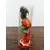 Foto de um(a) Pequena Gueixa Japonesa, Década de 1960, da categoria de Modelos e estatuetas. Pequena gueixa com seu quimono original dos anos 1960. Ainda com a embalagem. A: 12 cm / Diâmetro: 4,6 cm / Peso: 38 g. Mostrado de uma perspectiva diferente. Vendido no marketplace Trésors.