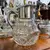Foto de um(a) Antiga Rara Grande Jarra Refresqueira Art Deco Cristal E Wmf, da categoria de Jarros. WMF. Antiga e grande jarra refresqueira em cristal alemão ricamente lapidado à mão, bocal e alça em metal prateado da famosa... Mostrado de uma perspectiva diferente. Vendido no marketplace Trésors.