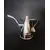 Foto de um(a) Almotolia em Inox, Década de 1970, da categoria de Outros utensílios para servir. Almotolia: utensílio para azeite em aço inox com capacidade de 1/4 de litro. Tipicamente português dos anos 1970. Bico fino... Mostrado de uma perspectiva diferente. Vendido no marketplace Trésors.