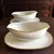 Foto de um(a) Antigo Par De Finas Molheiras Porcelana Branca Alemã Kpm, da categoria de Outros utensílios para servir. KPM, Krister Germany. Par de antigas molheiras em fina porcelana alemã KPM, acabamento com filetes de ouro. Meados do século... Mostrado de uma perspectiva diferente. Vendido no marketplace Trésors.