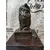 Foto de um(a) Coruja Bronze Anos 80, da categoria de Escultura. Coruja em broze com base em imbuia. A: 12,7 cm / L: 5,6 cm / P: 5,6 cm Base: 12,5 x 10 x 1,5 cm Peso: 521 g. Mostrado de uma perspectiva diferente. Vendido no marketplace Trésors.