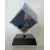 Foto de um(a) Cubo Terrestre, da categoria de Globos. Cubo terrestre A 14cm / L 7,5cm / P 7,5cm Peso: 231g. Mostrado de uma perspectiva diferente. Vendido no marketplace Trésors.