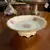 Foto de um(a) Antigo Prato Fruteira Centro De Mesa Porcelana Polonesa Kpm, da categoria de Travessas e tigelas. ~ KPM ~ Receba toda a delicadeza dessa linda peça em porcelana artística polonesa. Ela é uma fruteirinha, ótima para servir... Mostrado de uma perspectiva diferente. Vendido no marketplace Trésors.