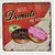 Foto de um(a) Placa Vintage Donuts, Década de 2000, da categoria de Placas. Impressão vintage sobre placa metálica e desgastada, década de 2000 característico das propagandas de lanchonete americana... Mostrado de uma perspectiva diferente. Vendido no marketplace Trésors.
