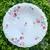 Foto de um(a) Antigo Grande Medalhão Prato Decorativo Em Porcelana Alemã, da categoria de Pratos Decorativos. Para servir ou decorar. Antigo e grande prato medalhão em porcelana alemã, com linda de floral pintada à mão. Década de... Mostrado de uma perspectiva diferente. Vendido no marketplace Trésors.