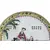 Foto de um(a) Prato oriental com selo vermelho, da categoria de Pratos Decorativos. Antigo e raro prato oriental, em sólida porcelana com fina pintura manual de cenas típicas, figura bem expressiva e... Mostrado de uma perspectiva diferente. Vendido no marketplace Trésors.