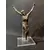 Foto de um(a) Escultura Cristo em antimônio Anos 40, da categoria de Objetos religiosos e espirituais. Cristo sem cruz em antimônio com interferência em acrílico, década de 1940. A: 35 cm Base: 15 x 13 cm Peso: 1,354 kg. Mostrado de uma perspectiva diferente. Vendido no marketplace Trésors.