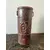 Foto de um(a) Vaso em Cobre, Década de 1970, da categoria de Vasos. Vaso em cobre rebatido com motivo floral com duas argolas nas laterais, década de 1970. A: 28,5 cm / Diâmetro: 11,5 cm... Mostrado de uma perspectiva diferente. Vendido no marketplace Trésors.
