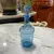 Foto de um(a) Antigo Perfumeiro Frasco Vidro Veneziano Azul Pintado À Mão, da categoria de Perfumeiros. Peça do século XX. Pintada à mão Altura 20cm. Mostrado de uma perspectiva diferente. Vendido no marketplace Trésors.