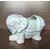 Foto de um(a) Cachepô Elefante Anos 90, da categoria de Cachepot. Cachepô formato de elefante em porcelana craquelada na cor branca, década de 1990. A: 12,5 cm / L: 20cm / P: 12 cmPeso: 704g. Mostrado de uma perspectiva diferente. Vendido no marketplace Trésors.