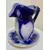 Foto de um(a) Jarra e prato em faiança alemã art nouveau 1900-1911, da categoria de Jarros. Jarra e prato em faiança alemã art nouveau entre anos 1900 a 1911 em azul cobalto medindo 38A x 35L com prato de 35Ø no mais... Mostrado de uma perspectiva diferente. Vendido no marketplace Trésors.