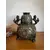 Foto de um(a) Antigo Raro Vaso Jarro Japonês Cães Fó Bronze Cloisonné XIX, da categoria de Vasos. Antigo e imponente vaso artístico com alças em bronze com Cloisonné, peça de excelente qualidade. Linda decoração com flores... Mostrado de uma perspectiva diferente. Vendido no marketplace Trésors.