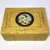Foto de um(a) Antiga Fina Caixa Porta Jóias Francês Art Deco Mini Portrait, da categoria de Cestos e Caixas. Antiga e delicada caixa porta jóias, em baquelita no tom marfim, com pintura floral, e medalhão de miniatura portrait,... Mostrado de uma perspectiva diferente. Vendido no marketplace Trésors.