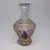 Foto de um(a) Antigo Vaso Art Deco Em Vidro Veneziano Pintado À Mão, da categoria de Vasos. Antigo vaso art deco em vidro veneziano pintado à mão, com filetes em ouro. Impecável. Altura 20cm. Mostrado de uma perspectiva diferente. Vendido no marketplace Trésors.