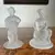 Foto de um(a) Antigo Par Pequenas Esculturas Em Cristal Tcheco Satiné, da categoria de Escultura. Bohemia Glass. Antigo e delicado par de pequenas esculturas feitas à mão em cristal Tcheco satiné. Com selo da manufatura na... Mostrado de uma perspectiva diferente. Vendido no marketplace Trésors.