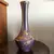 Foto de um(a) Antigo Vaso Art Deco Em Porcelana Furta-cor Pintado À Mão, da categoria de Vasos. Ricamente pintado à mão com ouro, motivo floral. Em perfeito estado de conservação. Altura 22cm Circunferência 30cm. Mostrado de uma perspectiva diferente. Vendido no marketplace Trésors.
