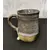 Foto de um(a) Caneca Cerâmica 90'S, da categoria de Canecas. Caneca em cerâmica de alta temperatura e vitrificada, década de 1990. A: 9 cm / Diâmetro: 7 cm Peso: 233 g. Mostrado de uma perspectiva diferente. Vendido no marketplace Trésors.