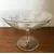Foto de um(a) Antiga Fina Fruteira Centro De Mesa Cristal Francês Baccarat, da categoria de Fruteiras. Baccarat. Antiga e fina fruteira em cristal francês, toda lapidada à mão com linhas geométricas formando estrelas, o fundo... Mostrado de uma perspectiva diferente. Vendido no marketplace Trésors.