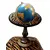 Foto de um(a) Globo Terrestre Imbuia Ouro, da categoria de Globos. Globo terrestre de mesa com base em madeira de imbuia, apoiada em quatro esferas também também imbuia, globo envelhecido e... Vendido no marketplace Trésors.